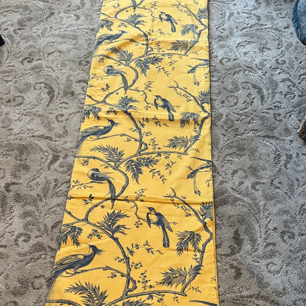 Night Runner Gold Yellow Bird Pattern Table Runner